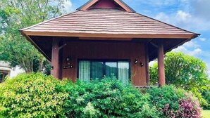 Village Room with King Bed | ستائر تعتيم وواي فاي مجانًا
