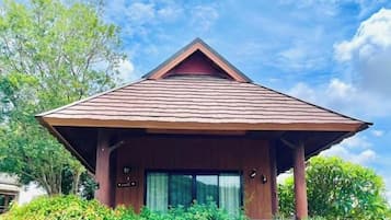 Village Room with King Bed | Blackout drapes, free WiFi