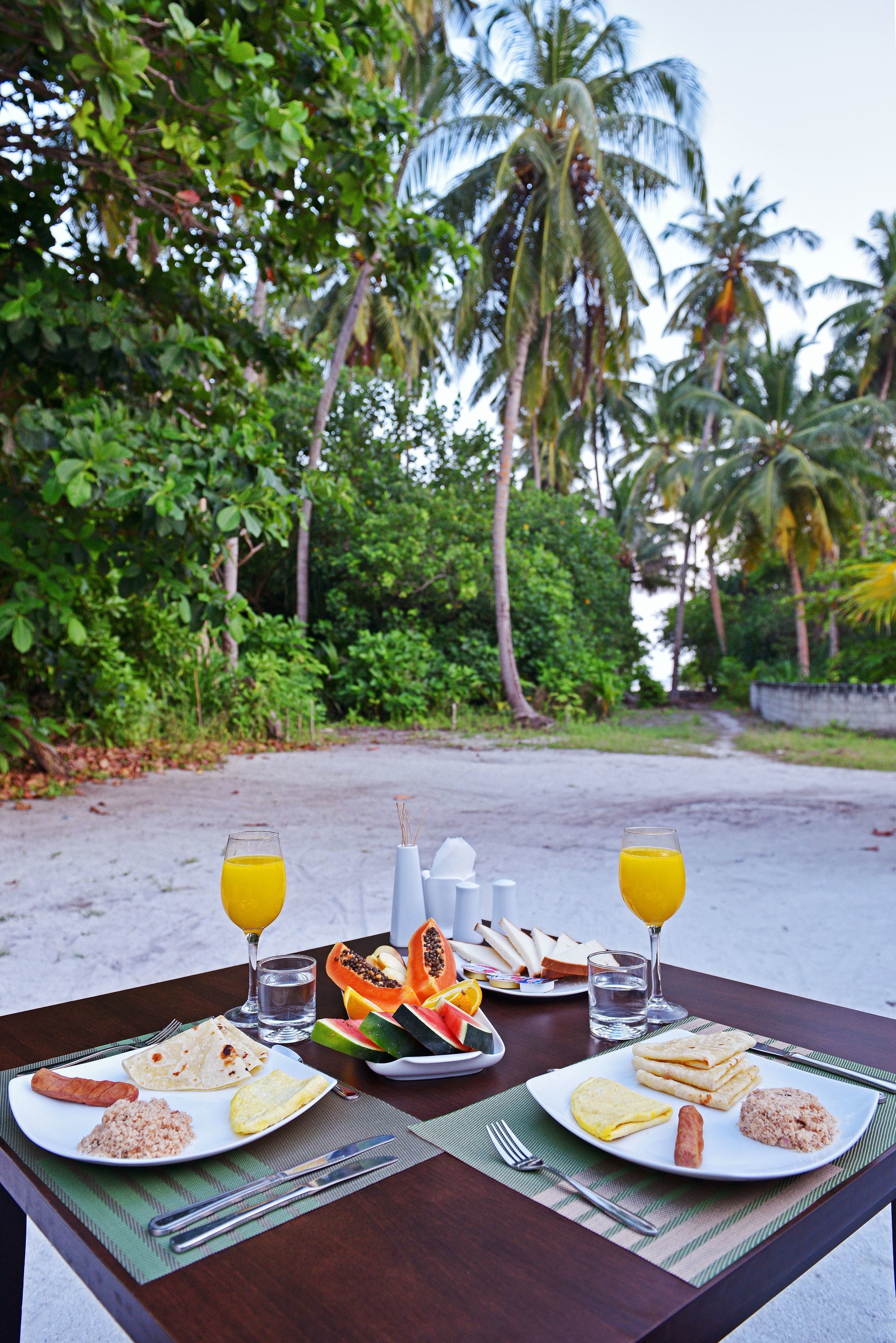 Breakfast, lunch, dinner served; international cuisine 