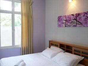 Caja de seguridad en la habitación y escritorio 