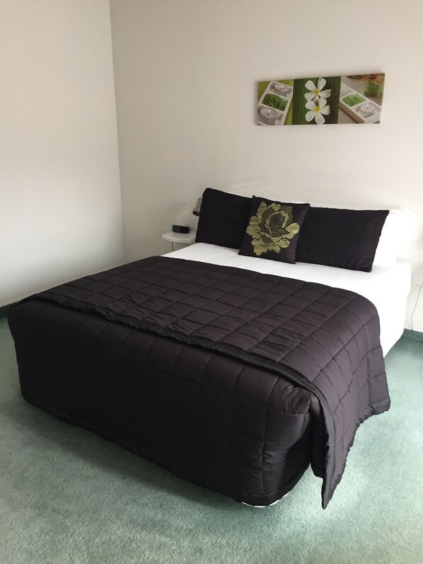 Estúdio, banheira de hidromassagem (Large) | Roupas de cama premium, ferros/tábuas de passar roupa, Wi-Fi de cortesia