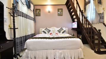 Family Suite | Minibar, in-room safe, desk, soundproofing