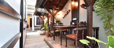 Tempat makan outdoor