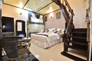 家庭套房 | 迷你吧、客房内保险箱、办公桌、隔音