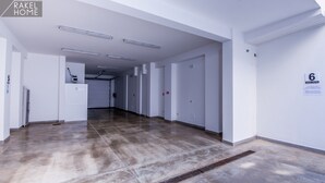 موقف سيارات (بتكلفة إضافية)
