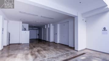 Estacionamiento: 20 por noche