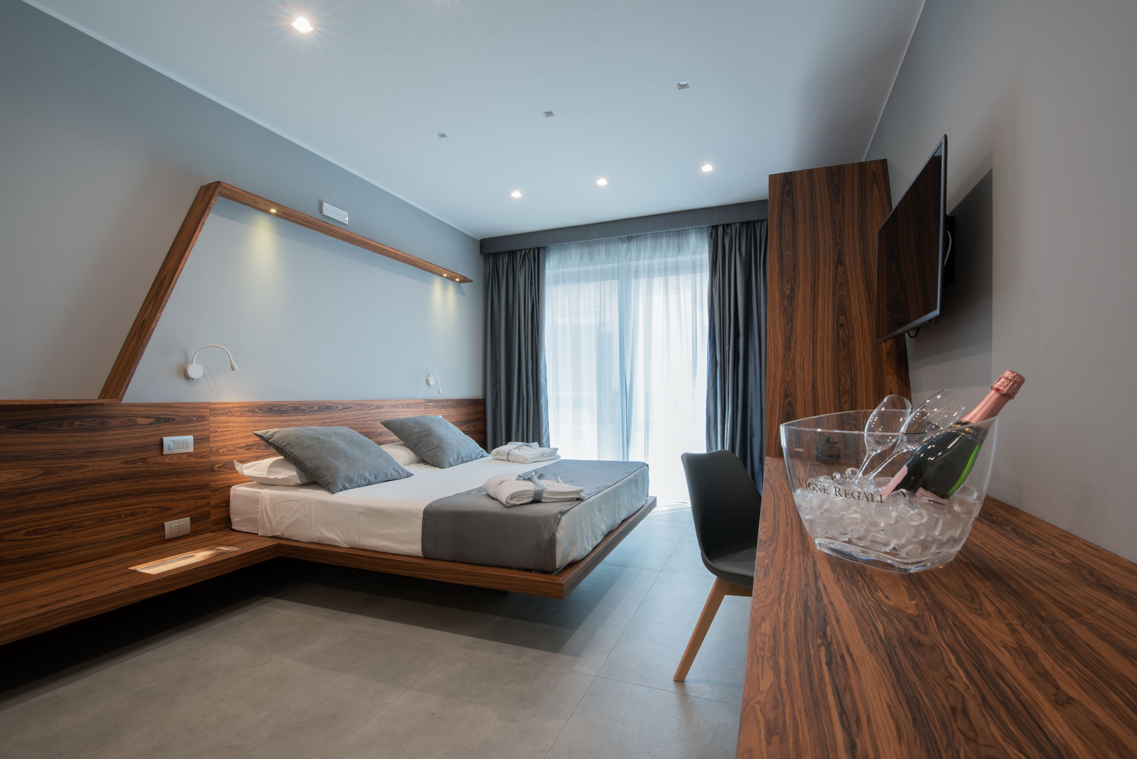 Luxury Suite, Balcony