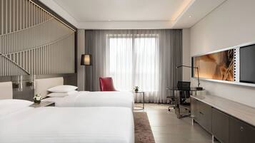 Minibar, in-room safe, desk, iron/ironing board