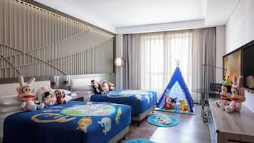 Minibar, in-room safe, desk, iron/ironing board