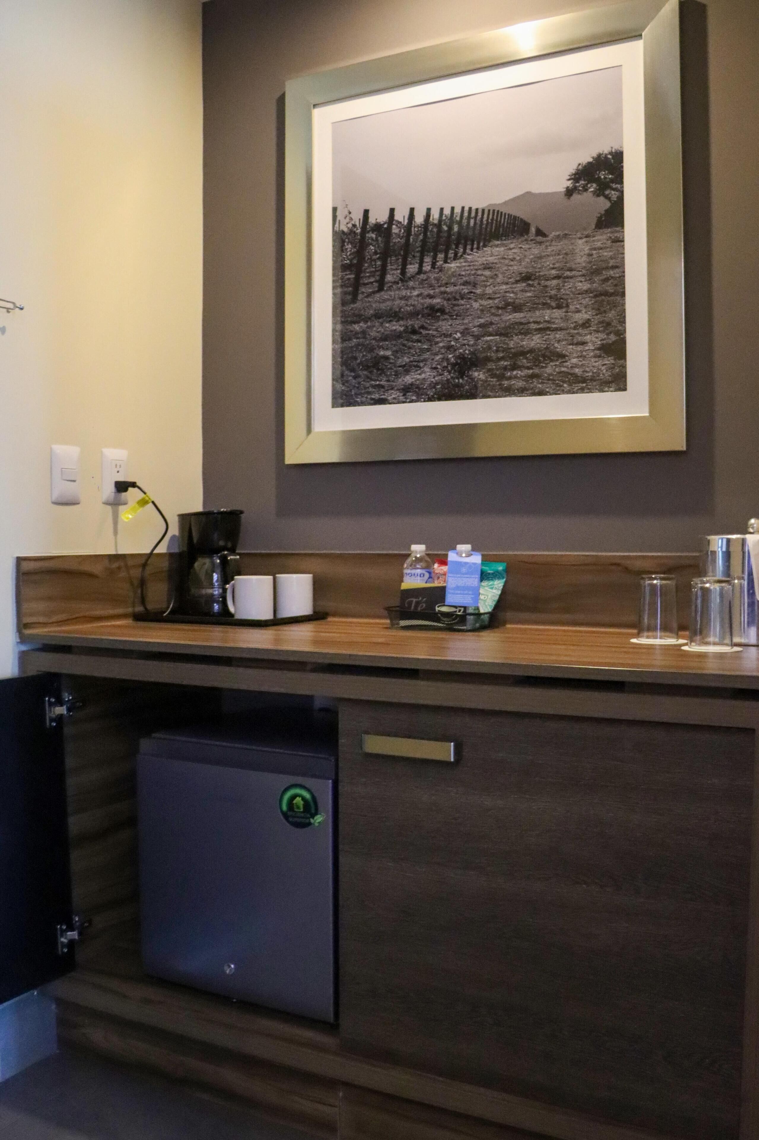 junior suite, 1 king bed | living area | 47-inch led tv with cable channels, tv