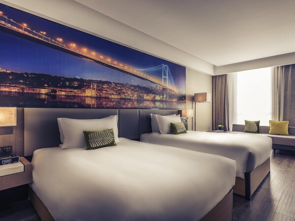 Deluxe Room, 2 Twin Beds | Minibar, in-room safe, desk, soundproofing