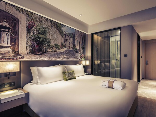 Minibar, in-room safe, desk, soundproofing - Mercure Shanghai Hongqiao Railway Station (Shanghai)