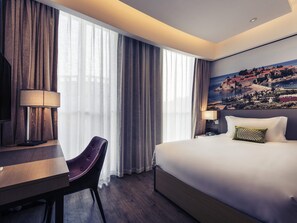 Minibar, in-room safe, desk, soundproofing - Mercure Shanghai Hongqiao Railway Station (Shanghai)