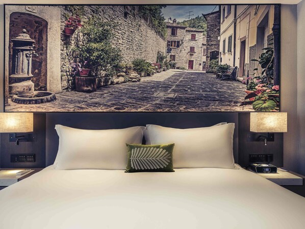 Deluxe Room, 1 King Bed | Minibar, in-room safe, desk, soundproofing - Mercure Shanghai Hongqiao Railway Station (Shanghai)