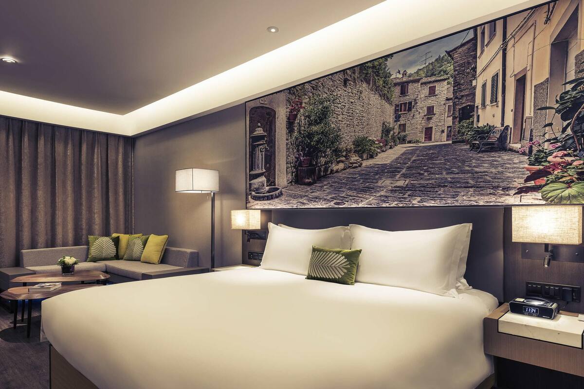 Deluxe Room, 1 King Bed