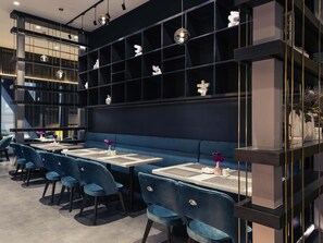 Breakfast, dinner, brunch served; international cuisine  - Mercure Shanghai Hongqiao Railway Station (Shanghai)