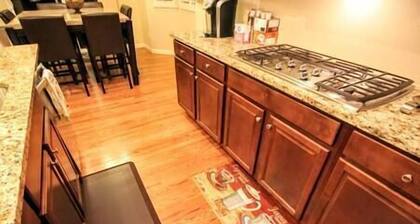 Edullinen ylellinen koti lähellä MidTown / Rec Center in Erie