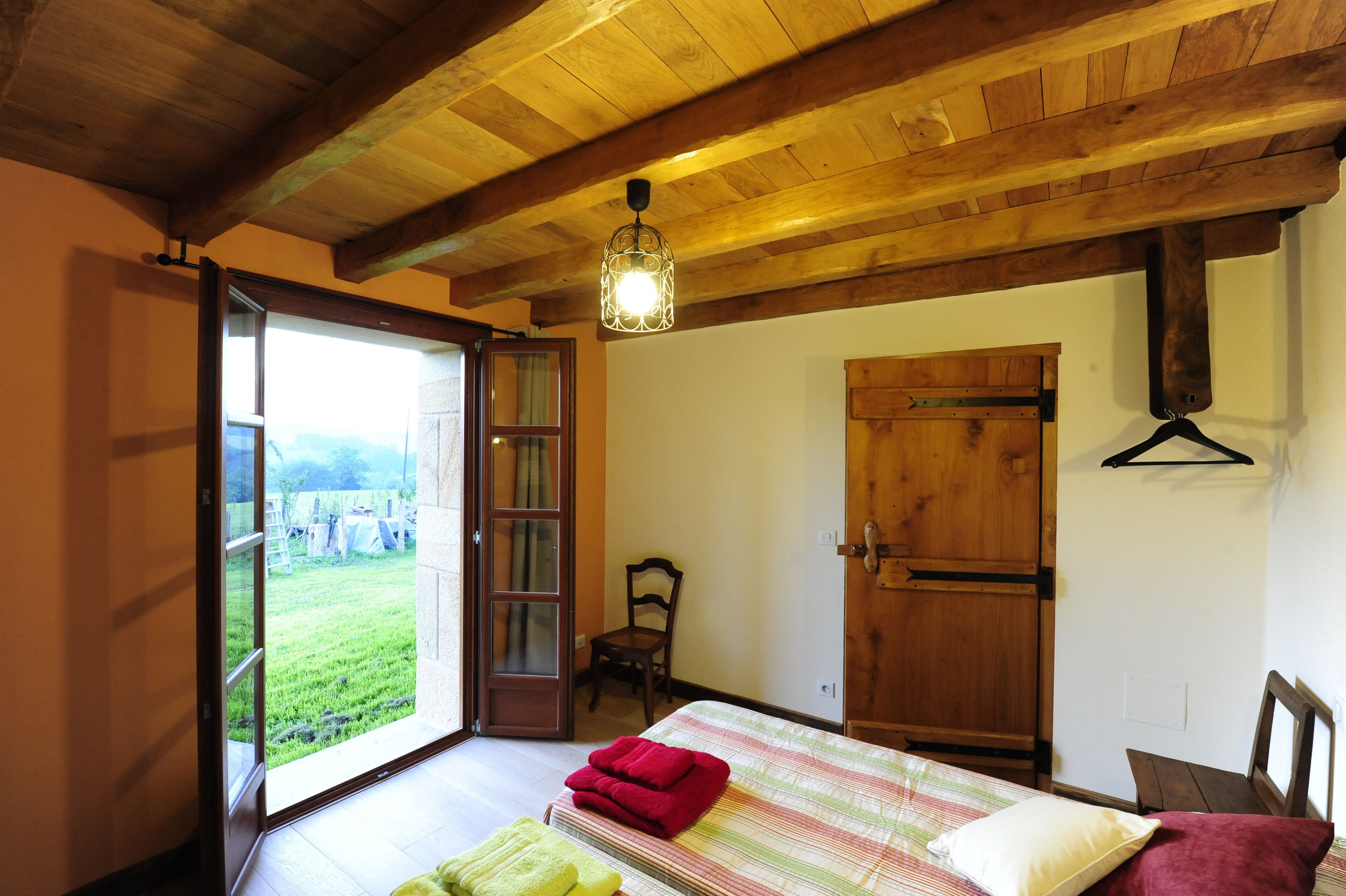 2 bedrooms, iron/ironing board, free WiFi