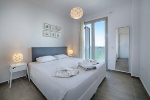 4 chambres, coffre-fort, bureau, fer et planche à repasser
