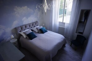 1 dormitori, planxa i posts de planxar, wifi gratuïta i roba de llit