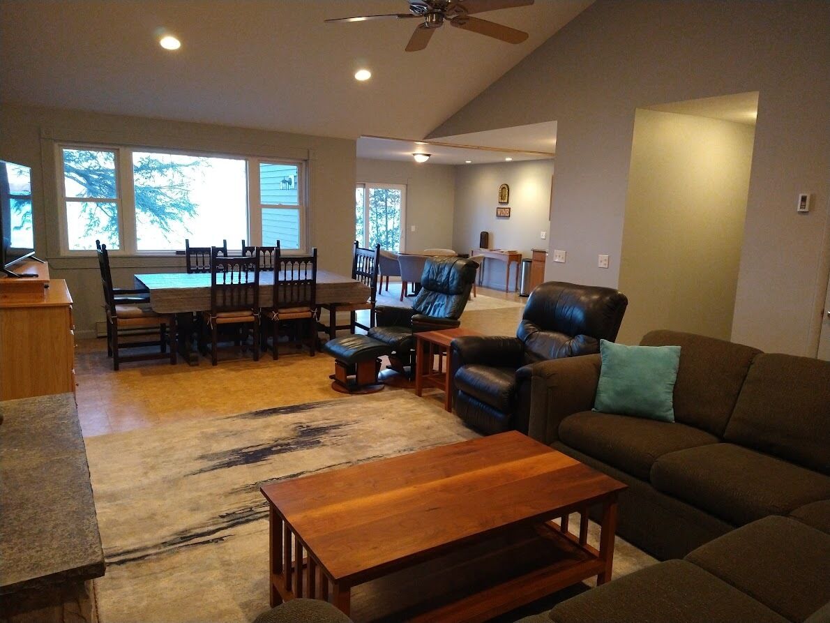 Smart TV, fireplace, DVD player