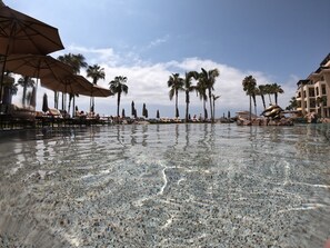 حمّام سباحة خارجي، حمّام سباحة مُدفَّأ