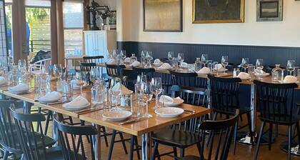 Northwest Alphabet District! Walk to it all! Light & Airy Free Parking 970 sq.ft