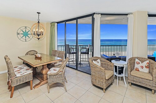 OCEAN FRONT! Private Beach-Heated Pool-HotTub-Beach Chairs included!