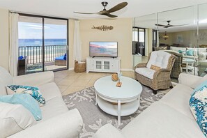 Smart TV, libri, monitor per computer