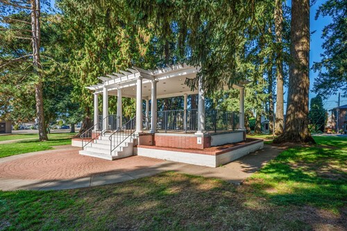 Historic Victorian estate in the heart of Willamette Valley wine country