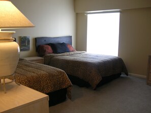 2 camere, una cassaforte in camera, una scrivania, ferro/asse da stiro