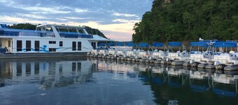 🍎APPLE VALLEY RESORT🛟Lake Cumberland Condo closest to Wolf Creek Dam & Park!⚓️