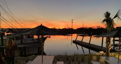 C6, Romantic apartment in city center, Flagler location, near beaches, parking!