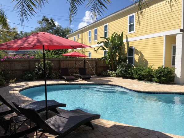 Outdoor pool - F3, Downtown St. Augustine, POOL, King bed, office, free onsite parking (St. Augustine)