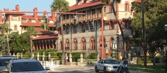 F3, Downtown St. Augustine, POOL, King bed, office, free onsite parking