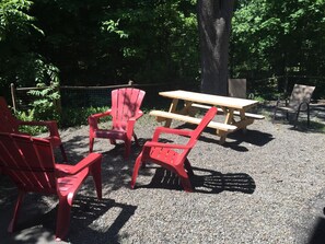 Outdoor dining - Are you looking for the best place to stay? You found it! (Oneonta)