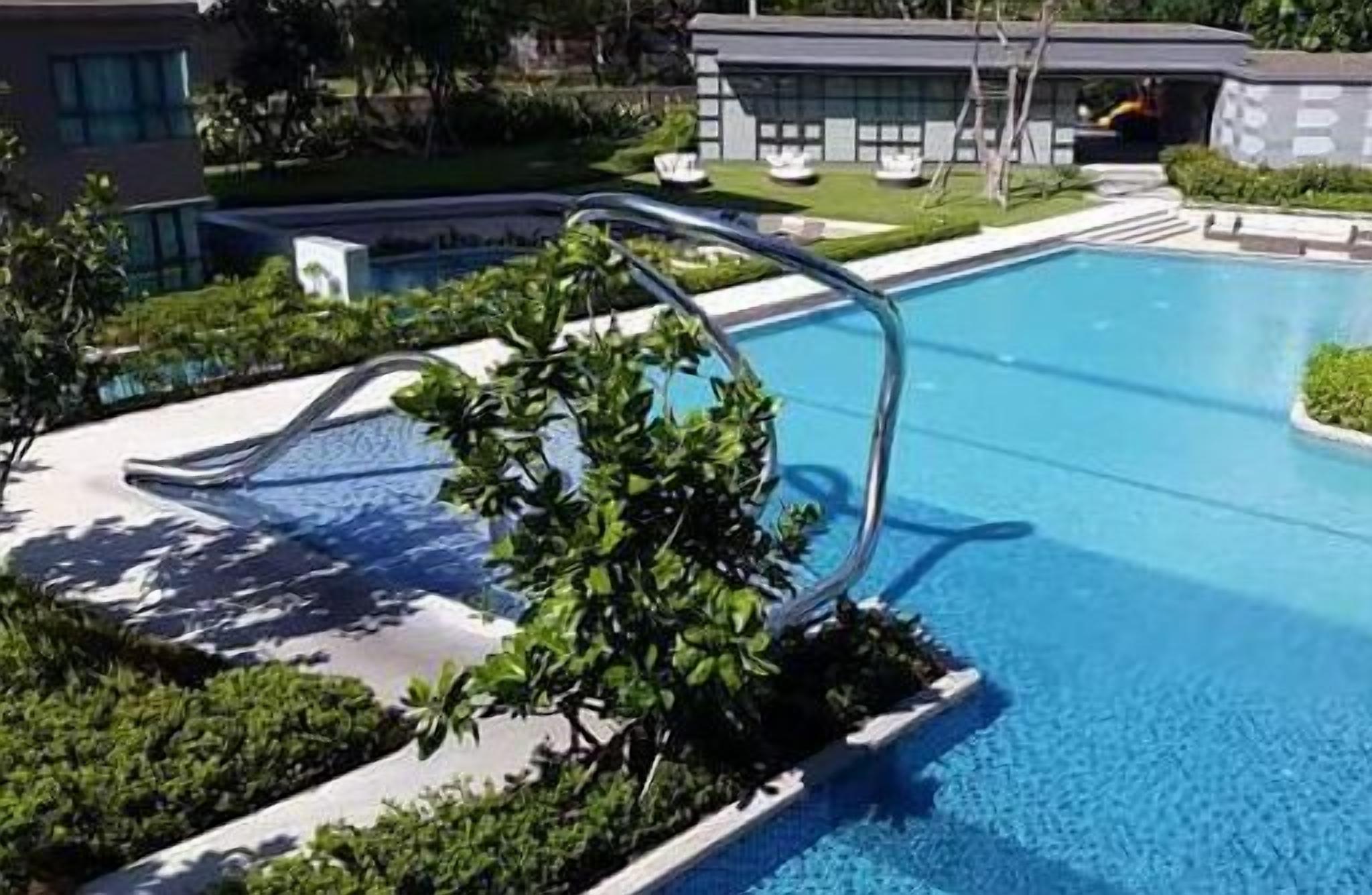 1-Bedroom Condo with Pool View  | 1 bedroom, blackout curtains, free WiFi