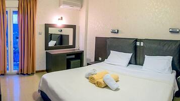 Double Room, 1 Bedroom | Pillow-top beds, iron/ironing board (on request), free WiFi