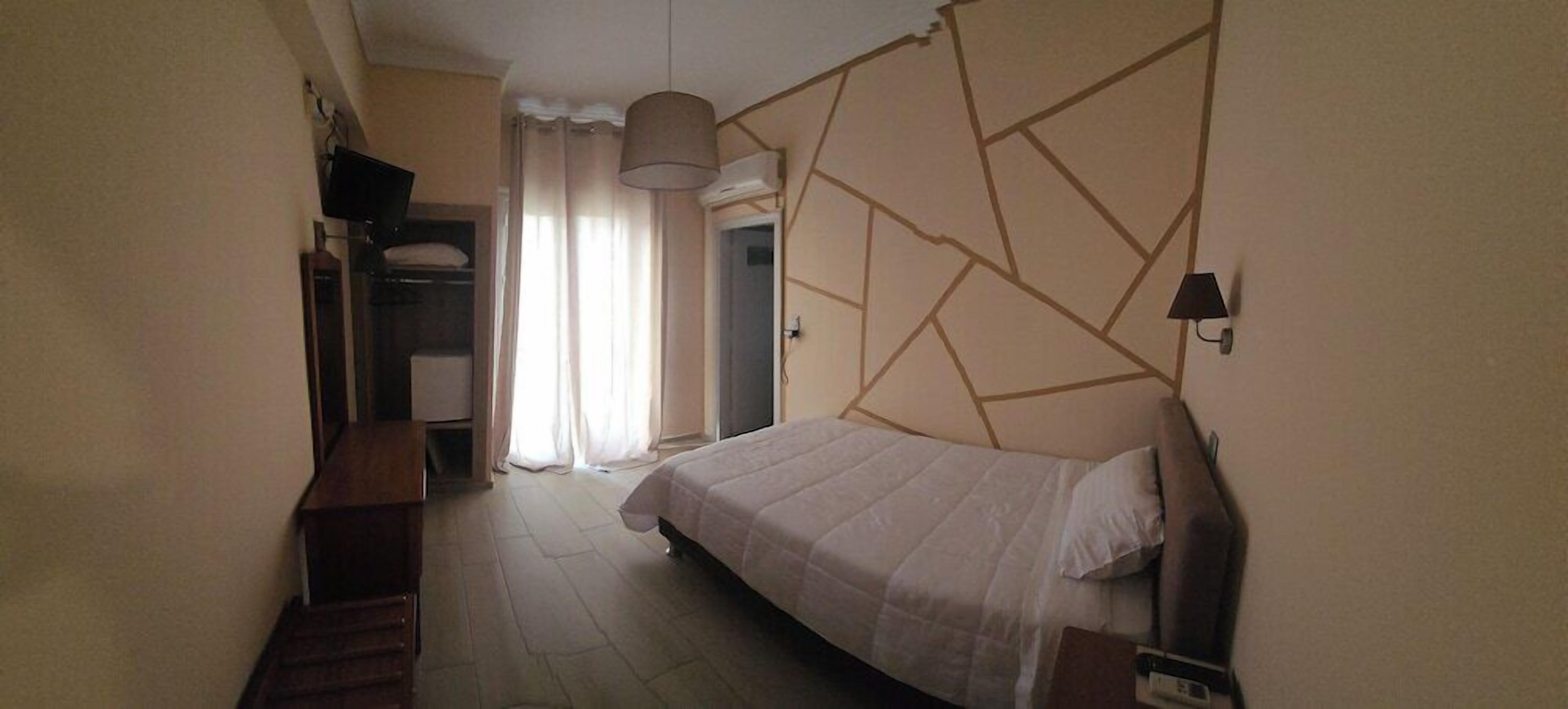 Pillowtop beds, iron/ironing board, free WiFi