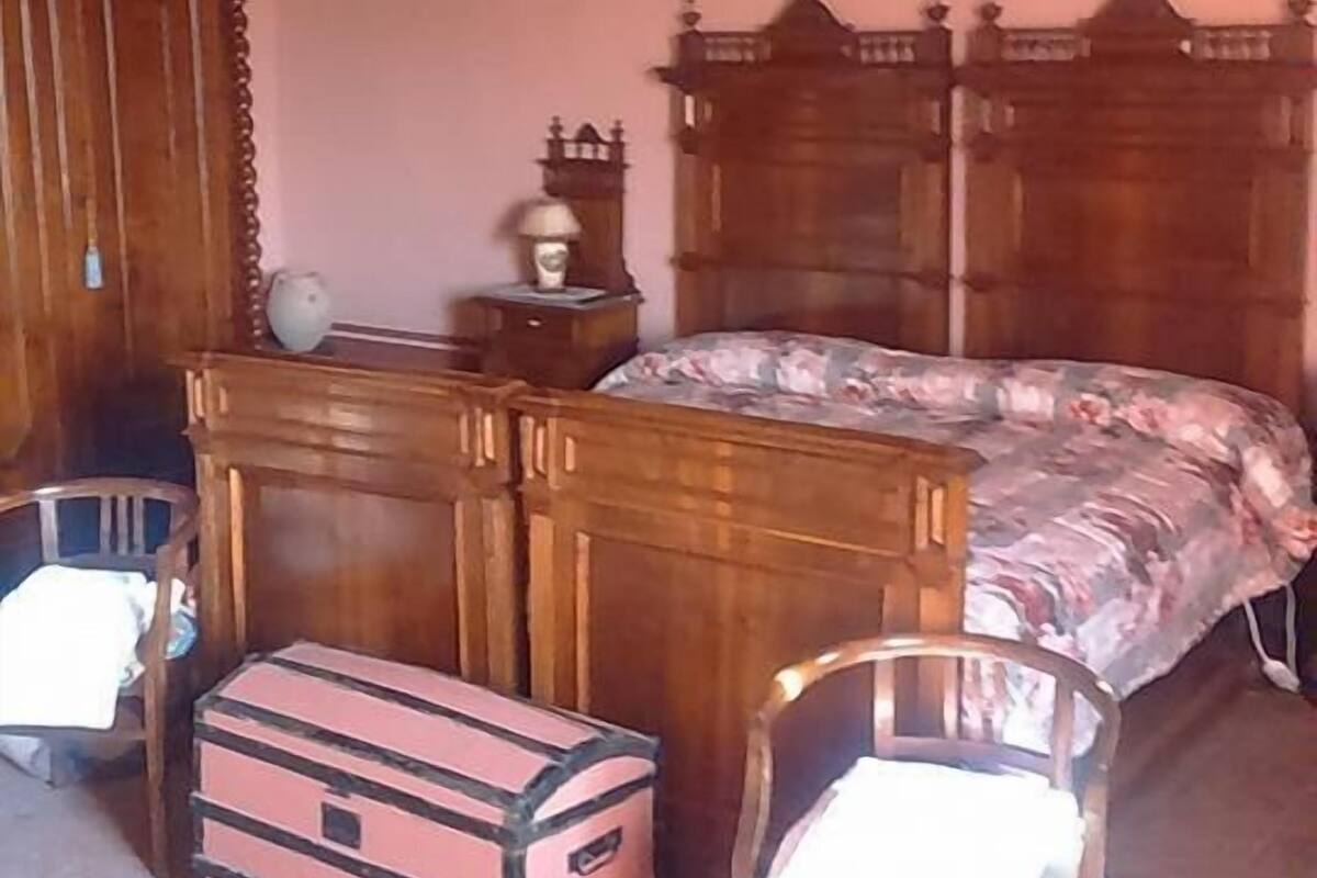 Triple Room | Desk, free WiFi