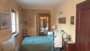 Standard Double Room | Desk, free WiFi