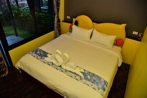 Kamar Standar | Meja kerja, tirai kedap cahaya, dan tempat tidur lipat/tambahan