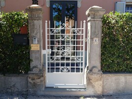 Entrada al alojamiento