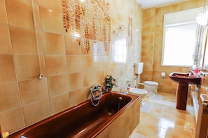 Double Room, Private Bathroom (External) | Bathroom