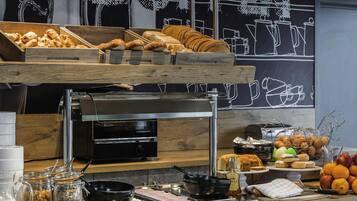 Dagelijks ontbijtbuffet (EUR 15.50 per persoon)