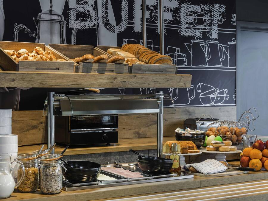 Desayuno buffet (EUR 15.50 por persona)