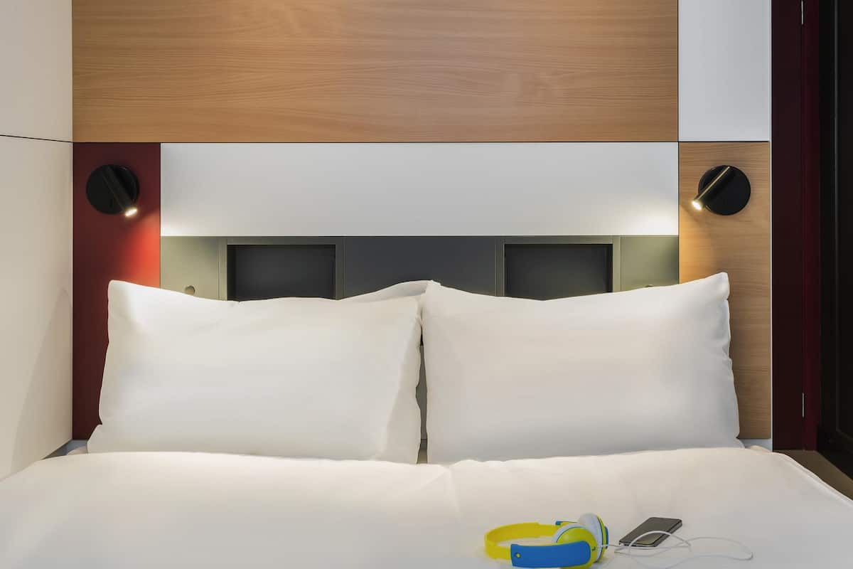 Bureau, rideaux occultants, chambres insonorisées, lits bébé (gratuits)