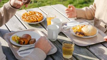 Frokostbuffé hver dag (mot et tillegg)