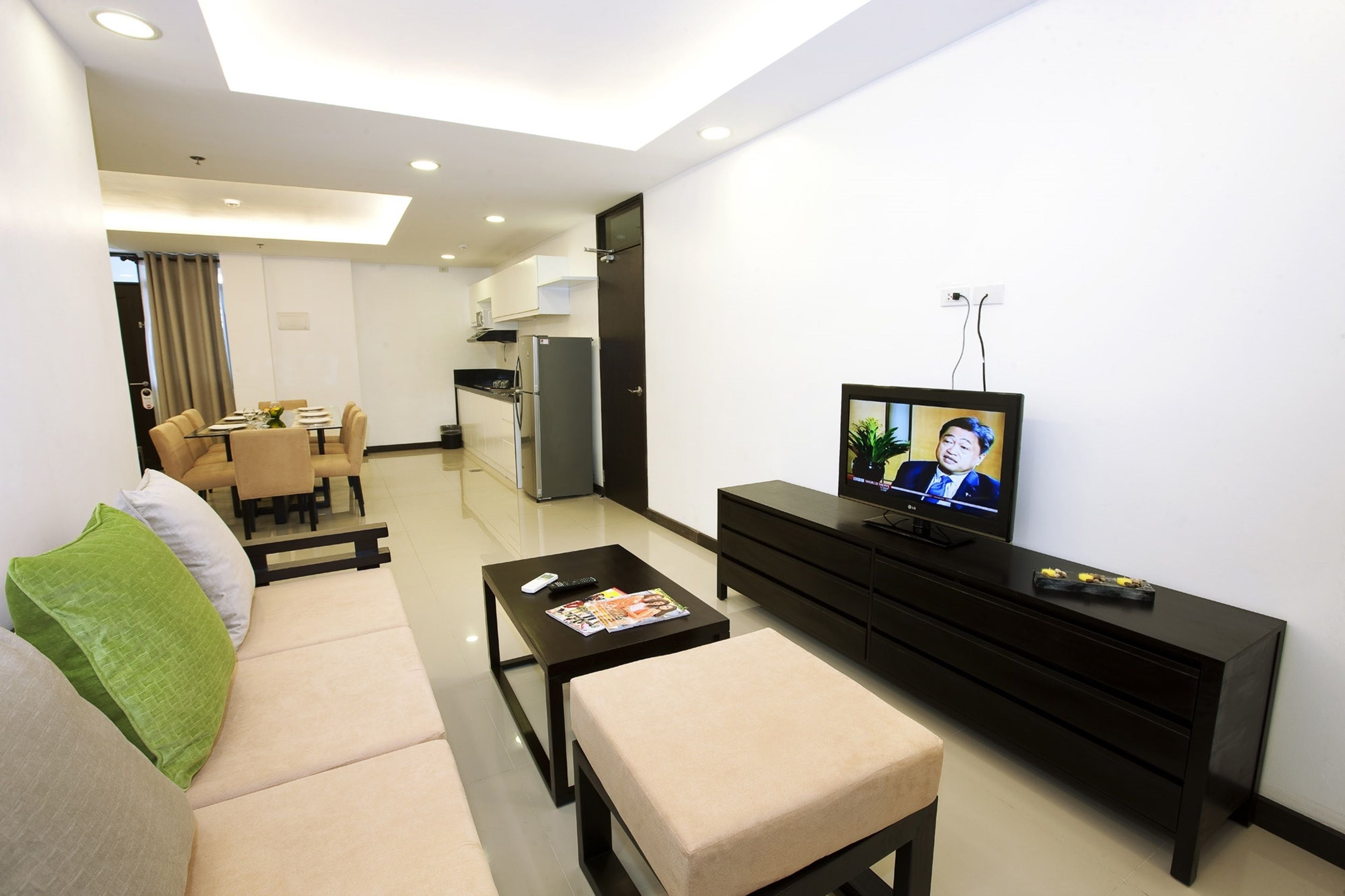 apartment, 4 bedrooms (1 king bed,1 queen bed & 3 single bed) | desk, rollaway beds, bed sheets