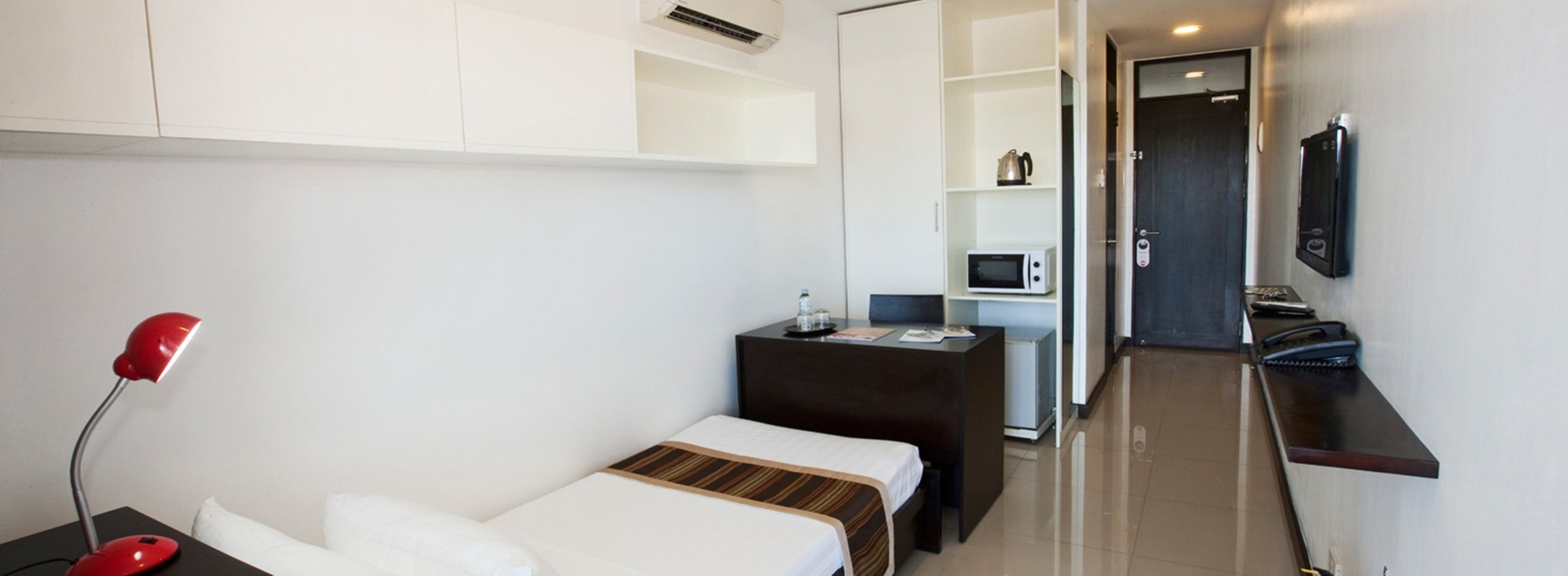 standard studio (1 single bed) | desk, rollaway beds, bed sheets